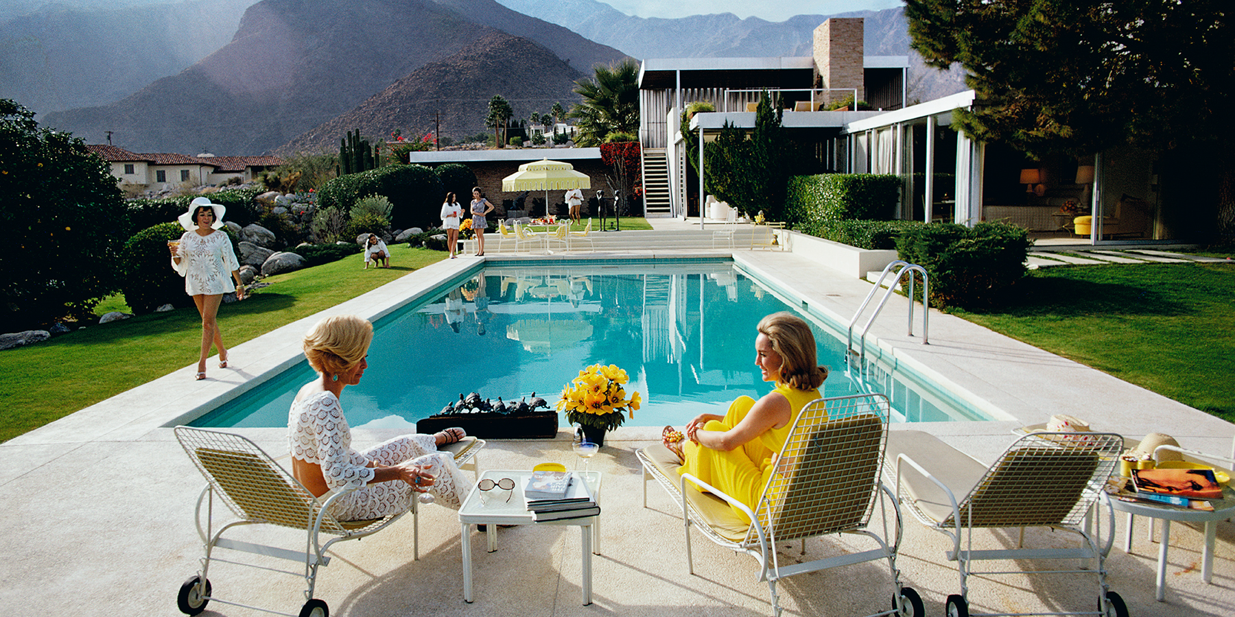 getty images gallery_arriving in style by slim aarons