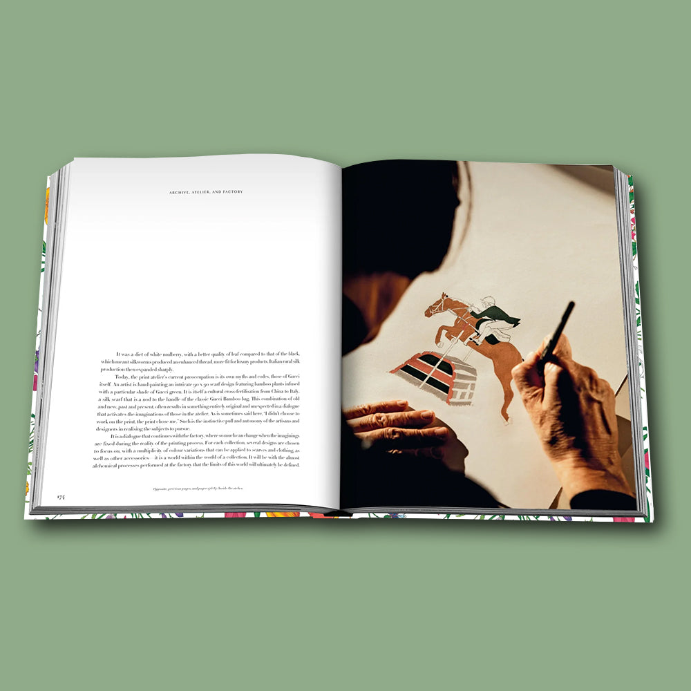 Buch Gucci The Art of Silk von ASSOULINE