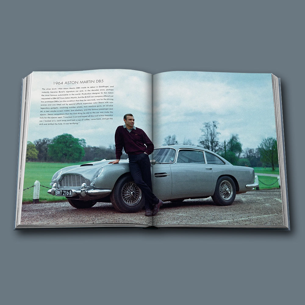Buch James Bond Cars von Assouline im Farbton Blau
