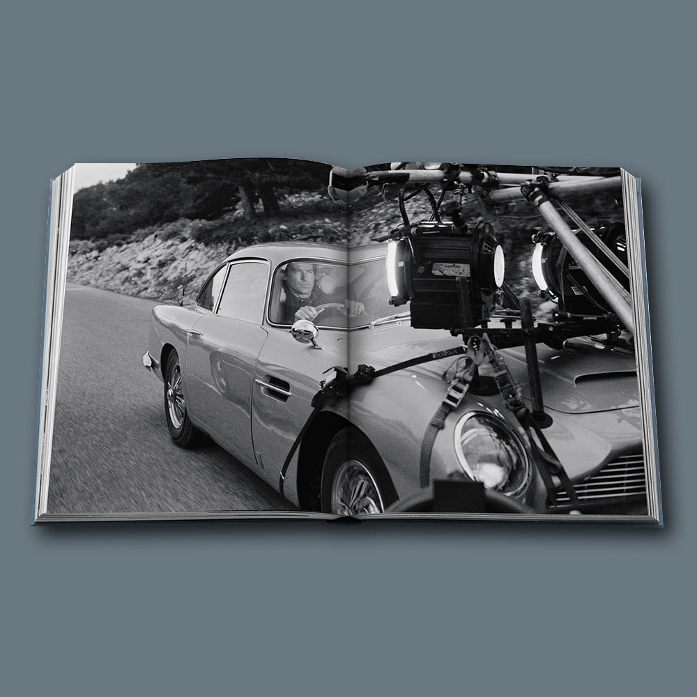 Buch James Bond Cars von Assouline im Farbton Blau
