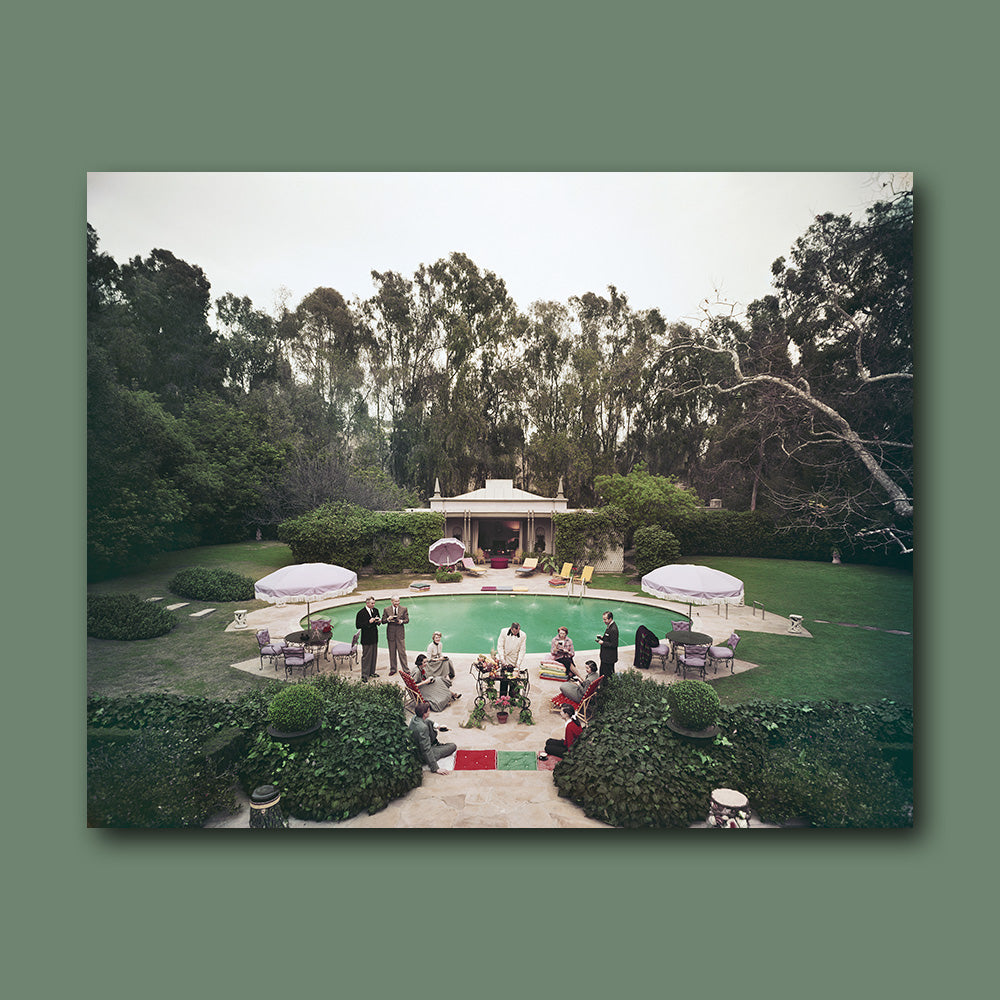 Wandbild Acrylglas Slim Aarons - Beverly Hills Pool Party von Getty Images