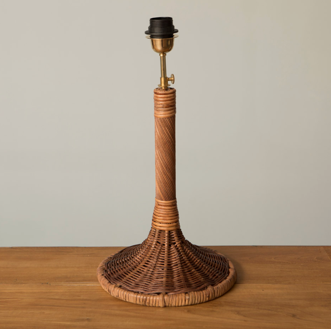 Tischleuchte TWISTED aus Rattan