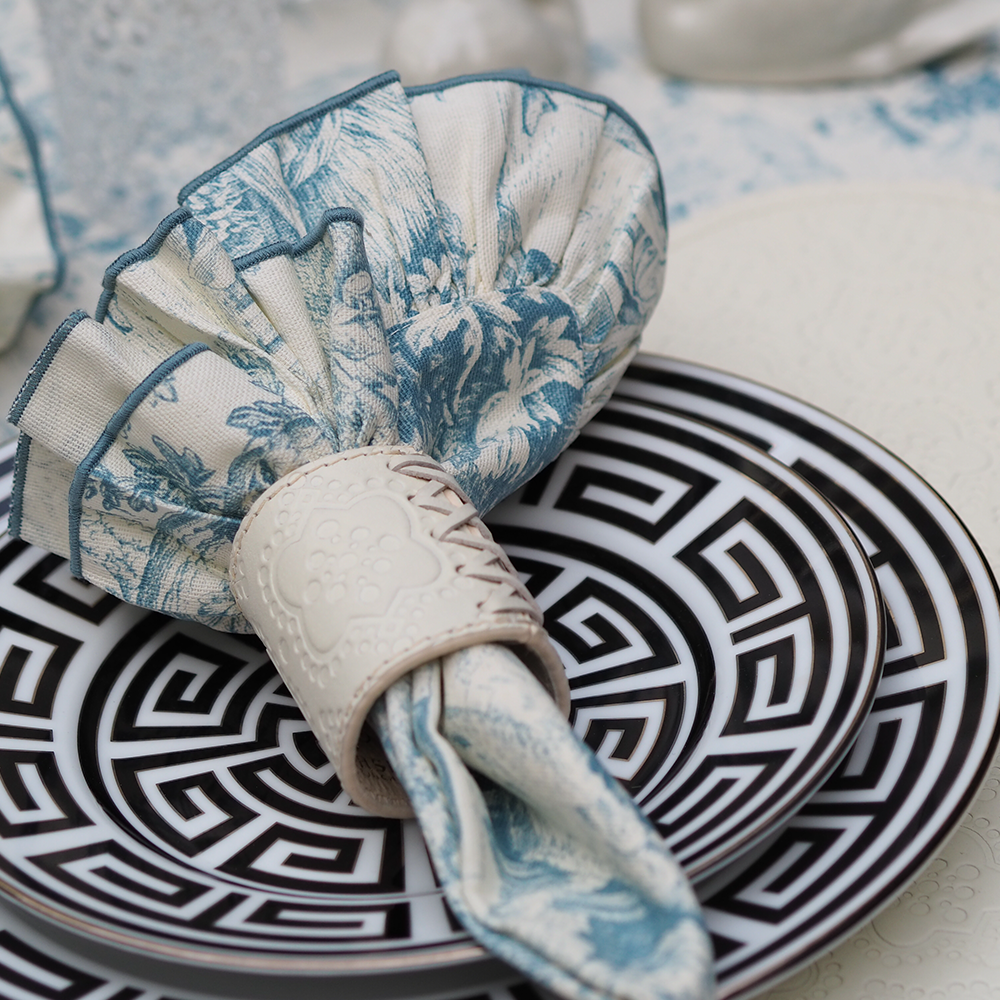 Serviette mit Toile de jouy Muster aus Baumwolle von Borgo delle Tovaglie im Fabton blau