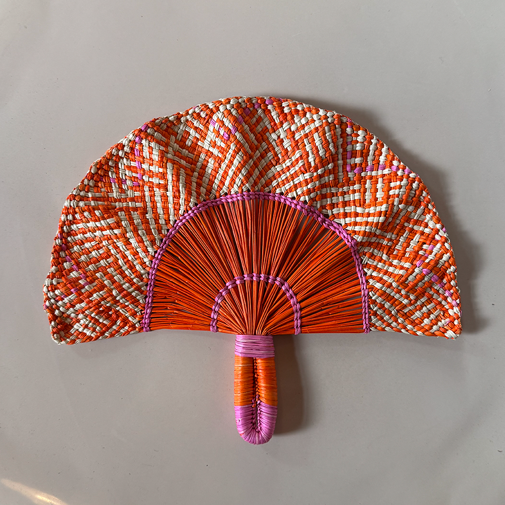 Fächer TOQUILLA FRILLY im Farbton orange hot pink von Coro Cora