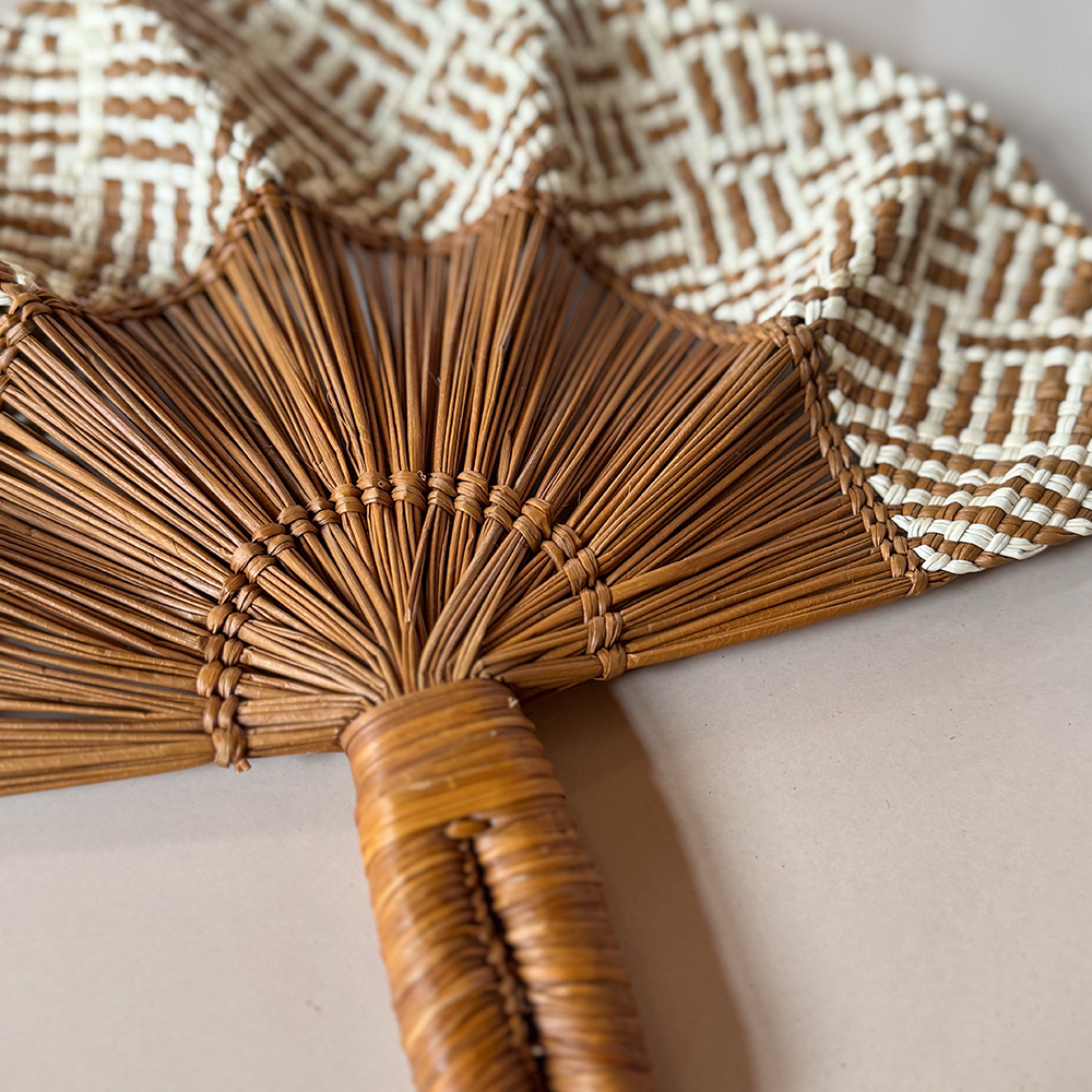 Fächer TOQUILLA FRILLY im Farbton natural brown von Coro Cora