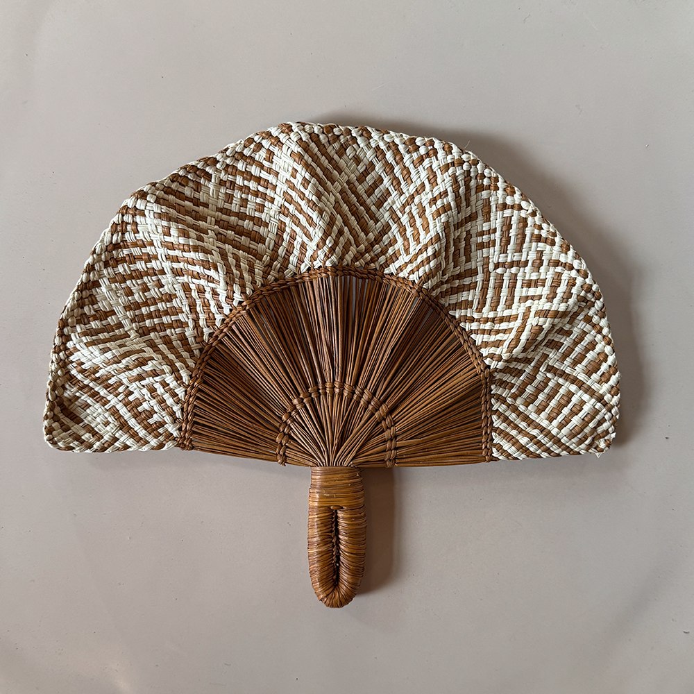 Fächer TOQUILLA FRILLY im Farbton natural brown von Coro Cora