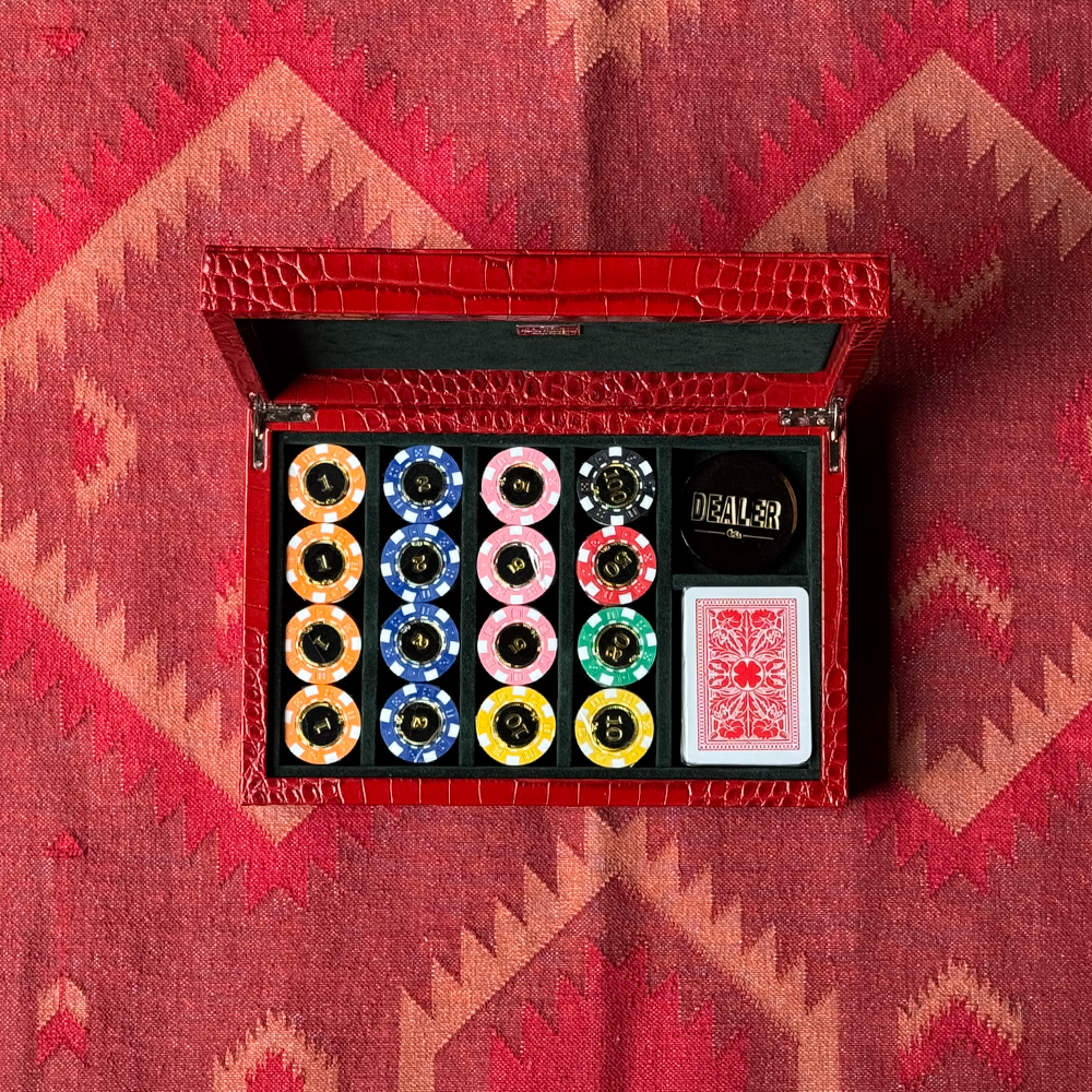 Game Box verkleidet aus Leder in Krokodil-Prägung im Farbton Rot vom FROHSINN