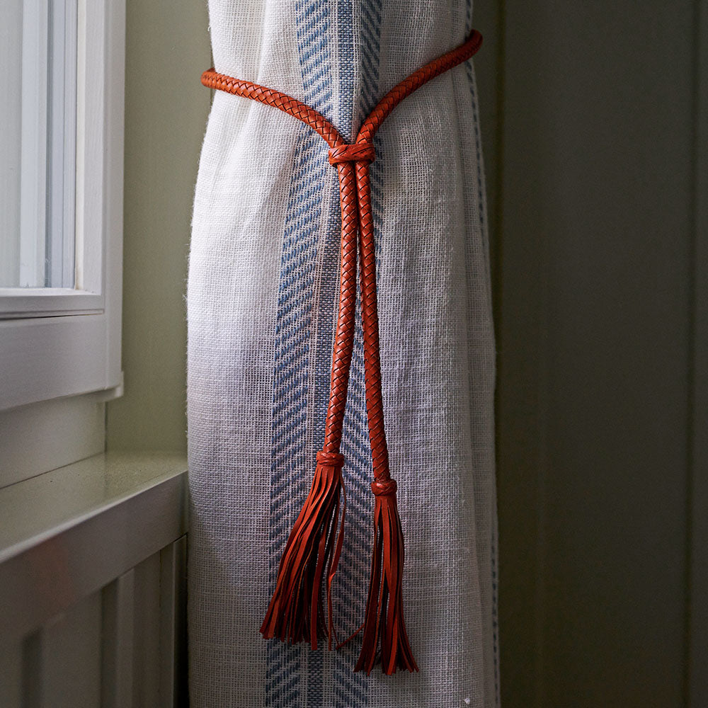 Kette VERSAILLES aus Leder im Farbton orange als Rückbinder beim Vorhang