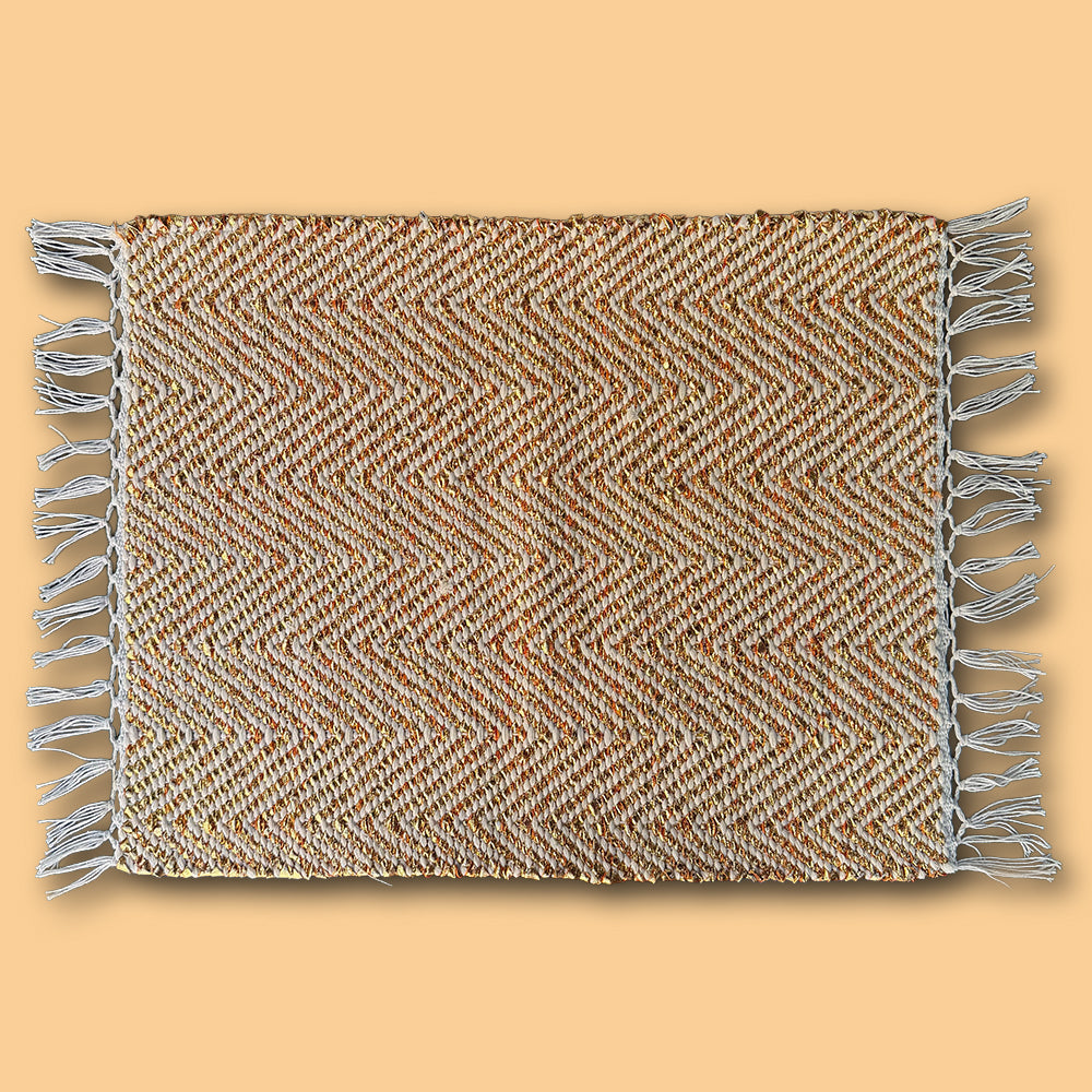 Tischset textil im glamour Farbton gold mit Fischgratmuster von FROHSINN