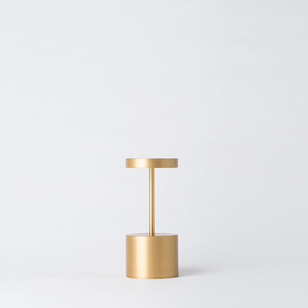 Akku Tischleuchte LUXCIOLE von Hisle im Farbton gold, mini