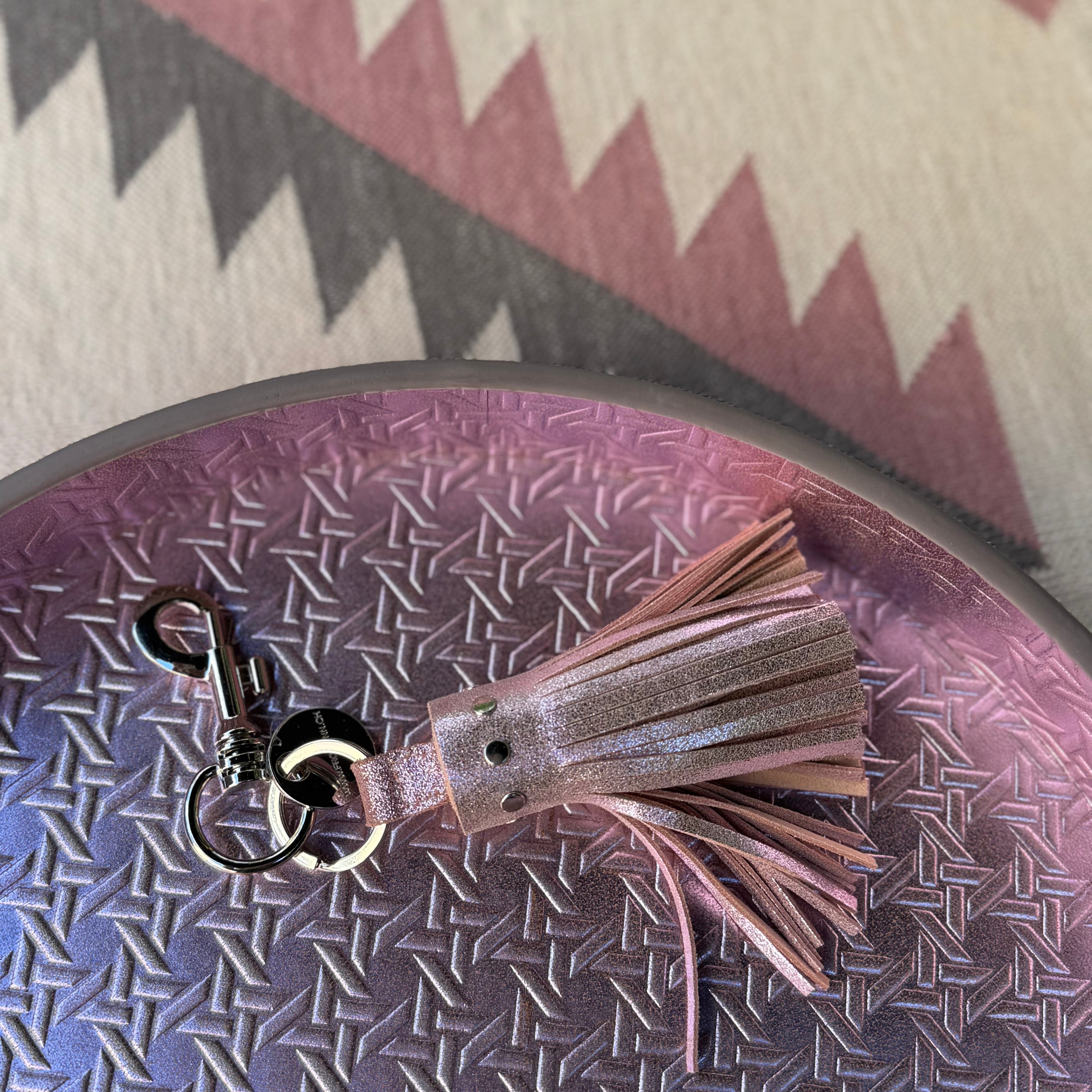 Schlüsselanhänger VERSAILLES aus Leder im Farbton flamingo rosa vom FROHSINN