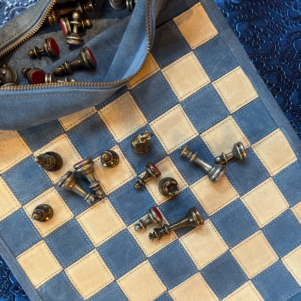 Reisespiel Schach Set aus Leder im Farbton denim blue von Monopoulos