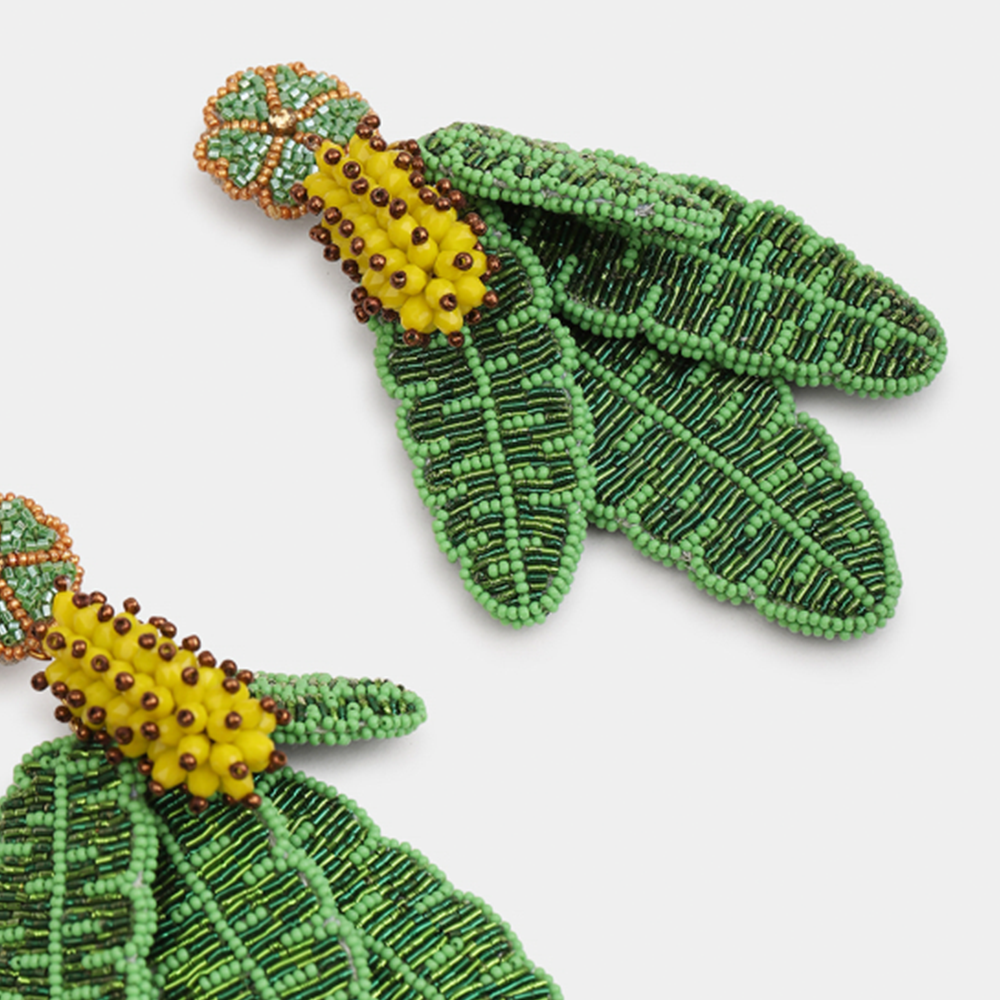 Ohrringe BANANA LEAF im Farbton grün gelb von Olivia Dar, Handwerkskunst von Indien
