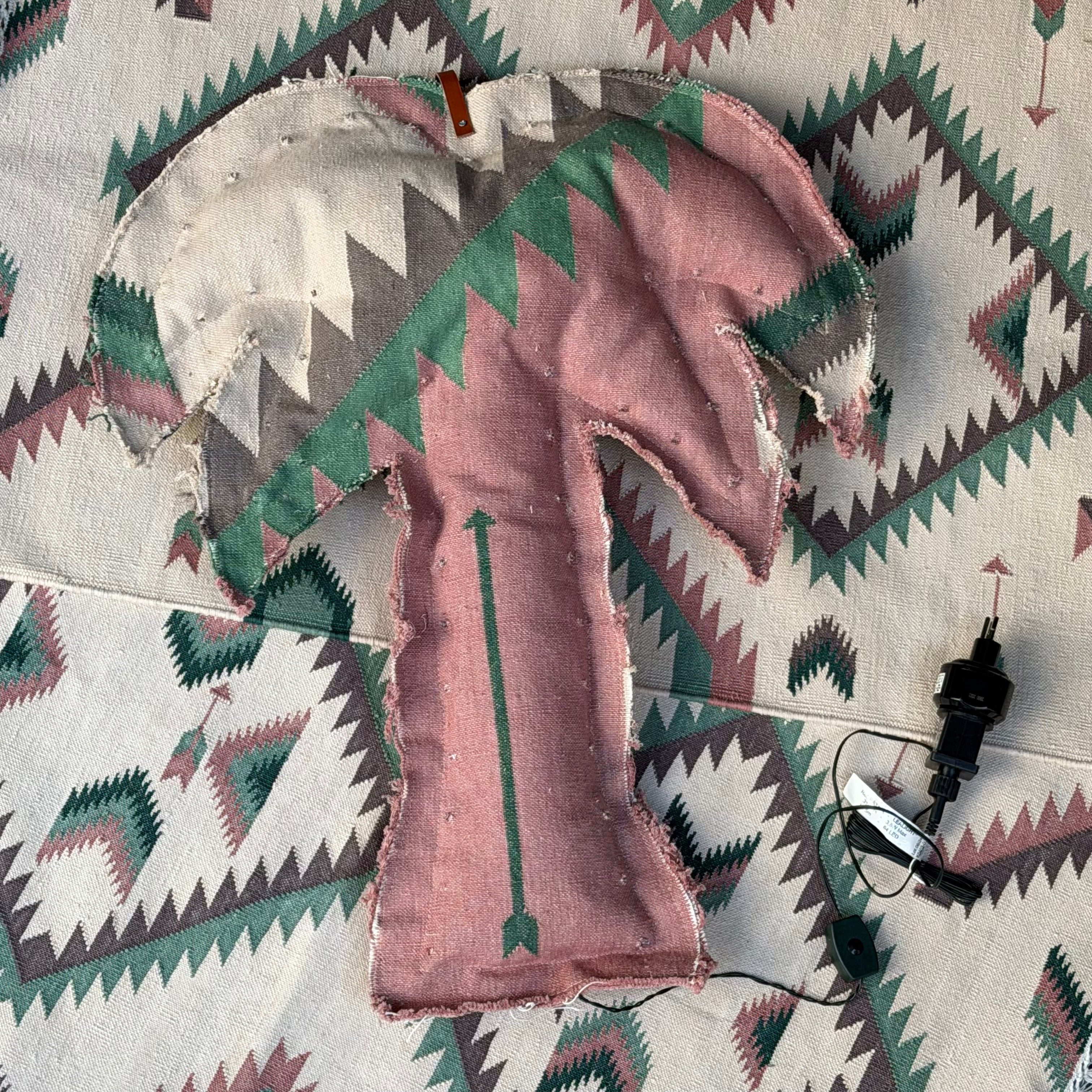 Palme klein NAVAJO mit LED Lichtern im Farbton rosa grün und beige