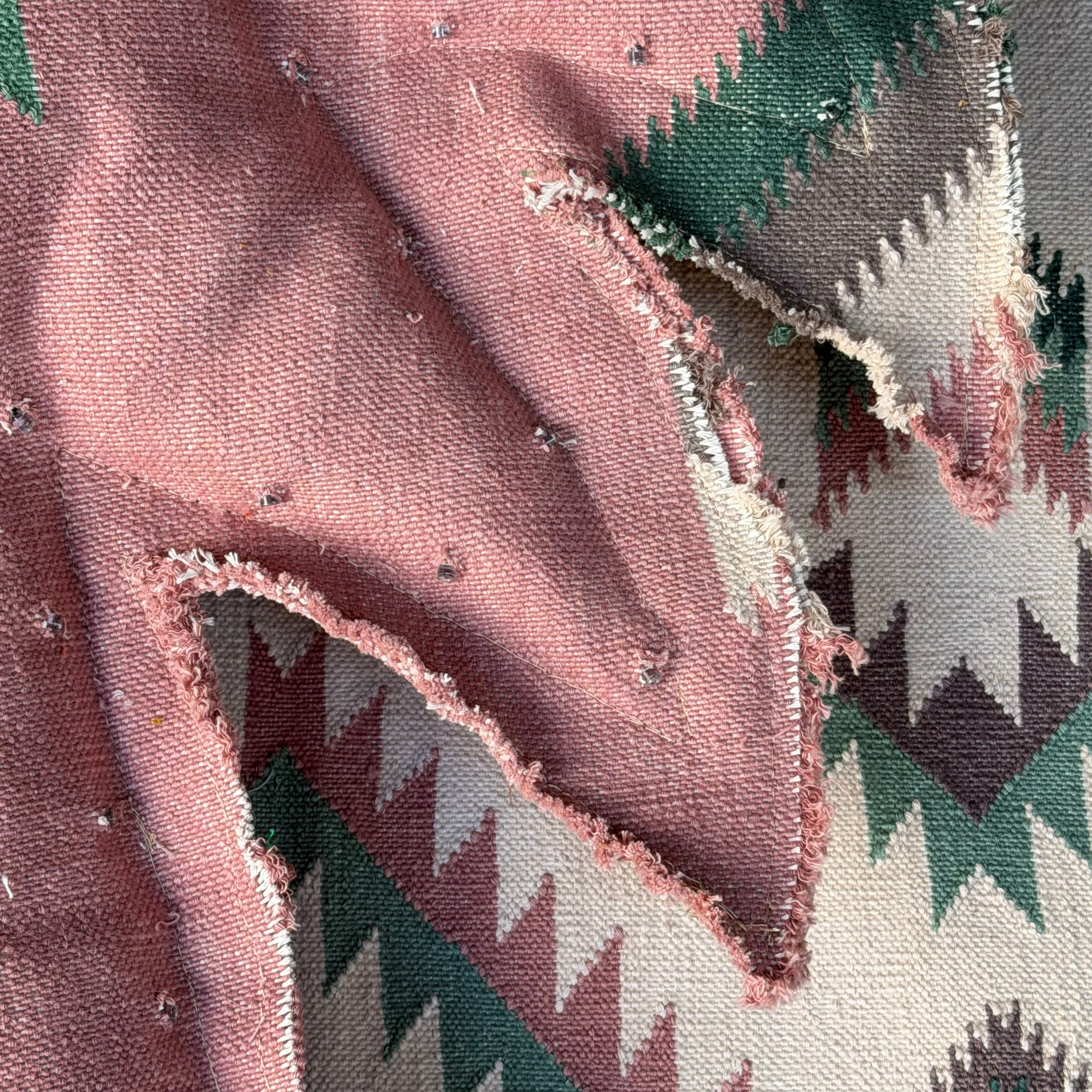 Palme klein NAVAJO mit LED Lichtern im Farbton rosa grün und beige Detail