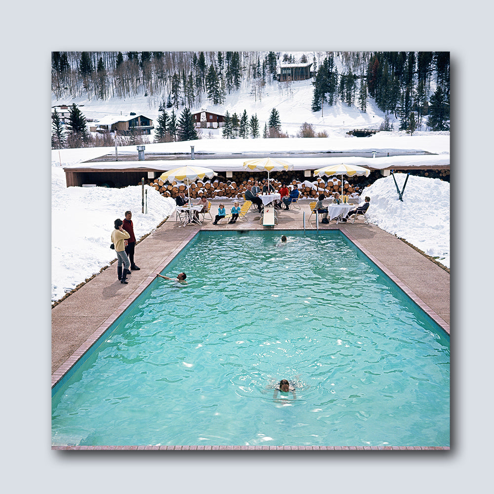 Wandbild Acrylglas Slim Aarons - Snow round the Pool von Getty Images