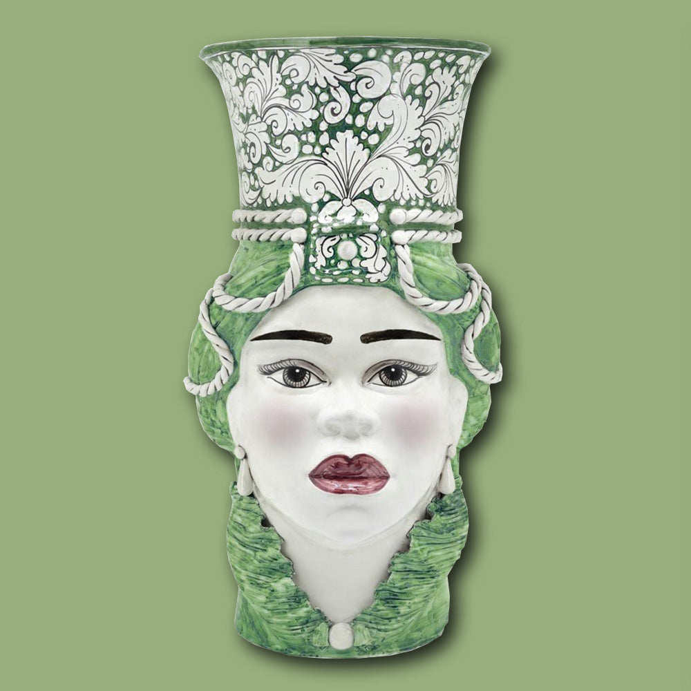 Vase MORO LADY aus Keramik von Abhika, im Farbton grün und weiss