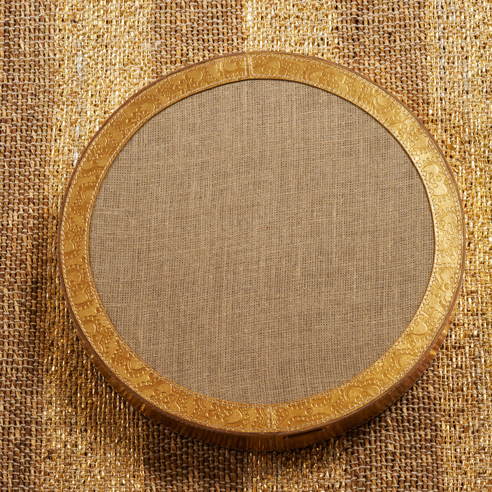Rückseite Rundes handgemachtes Serviertablett in gold