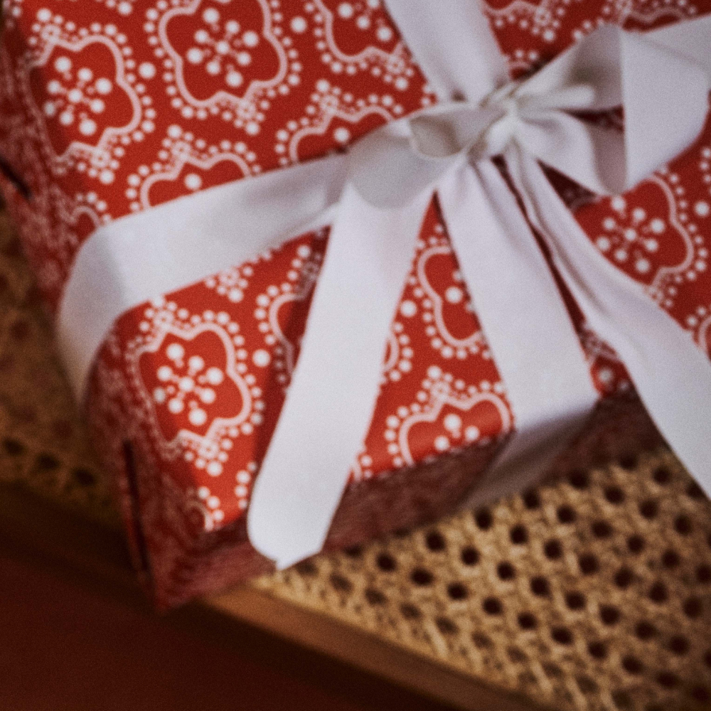 Gift wrapping - orange