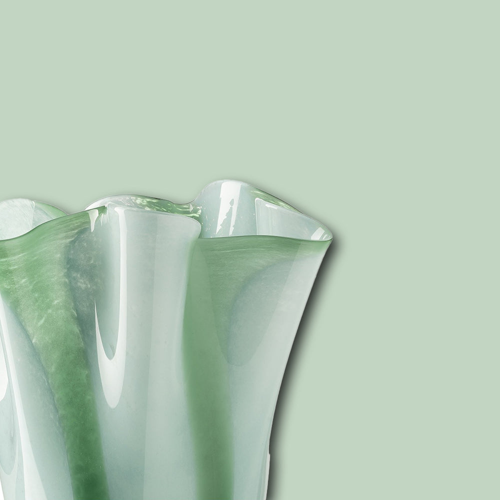 Glas Vase GAILY small von Abhika, im Farbton grün und hellblau