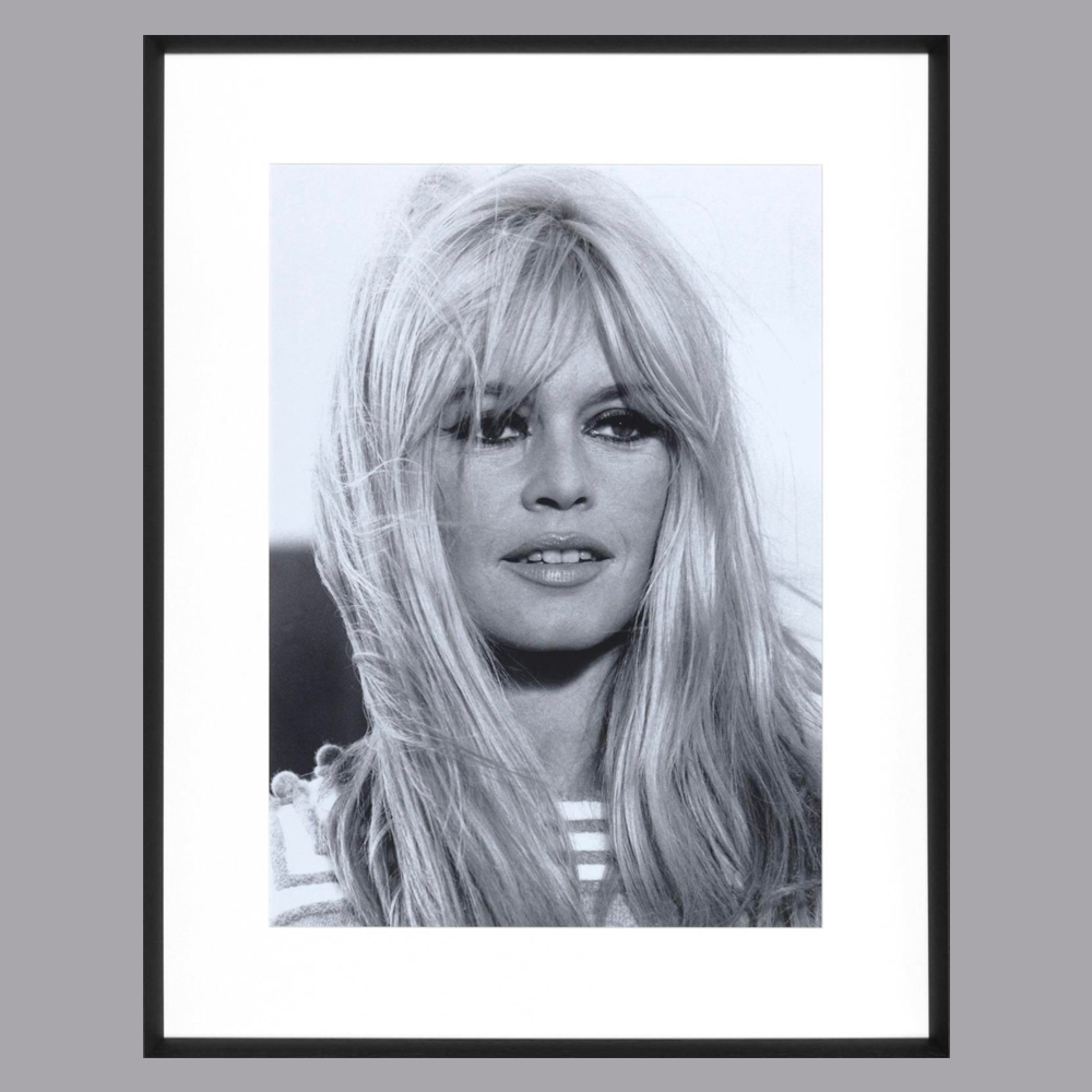 Gerahmtes Wandbild - Brigitte Bardot A Coeur Joie