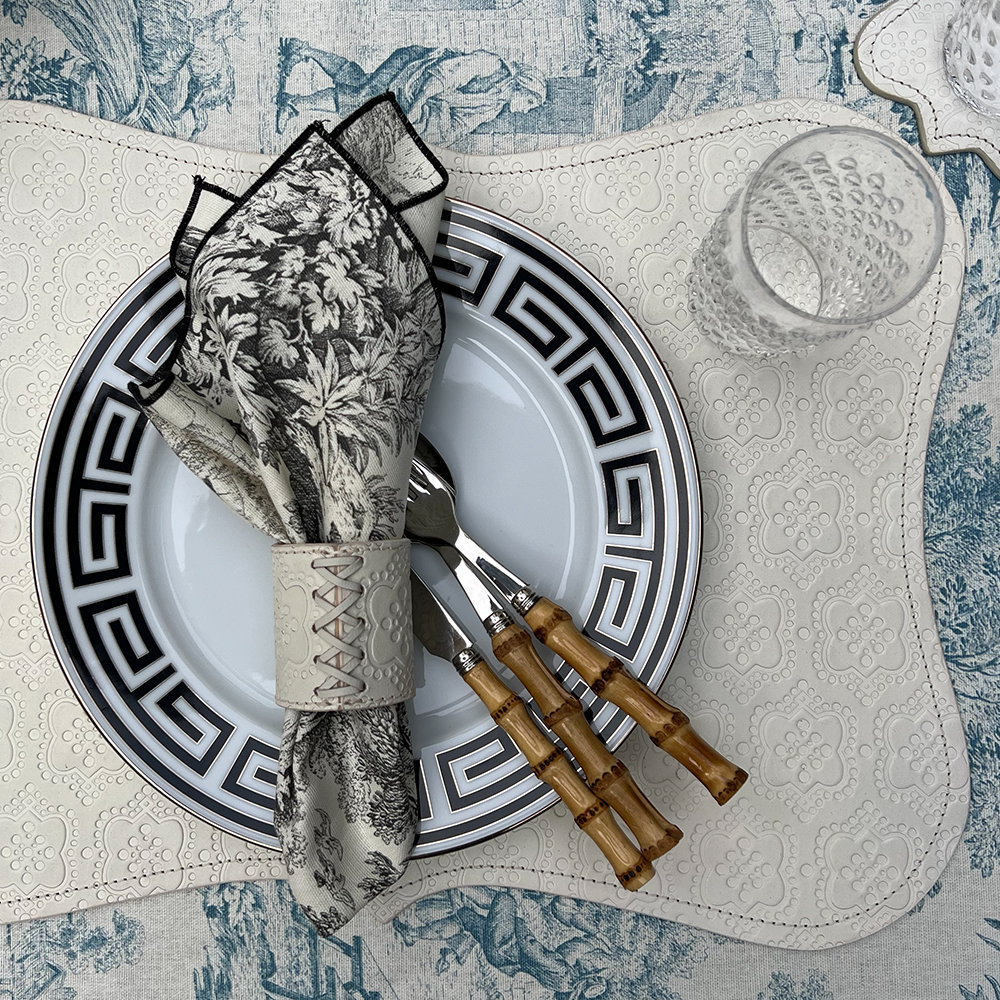 Serviette mit Toile de jouy Muster aus Baumwolle von Borgo delle Tovaglie im Fabton schwarz