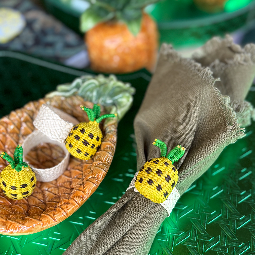 Serviettenring TOQUILLA in Form einer Ananas im Farbton Gelb und Grün von Coro Cora
