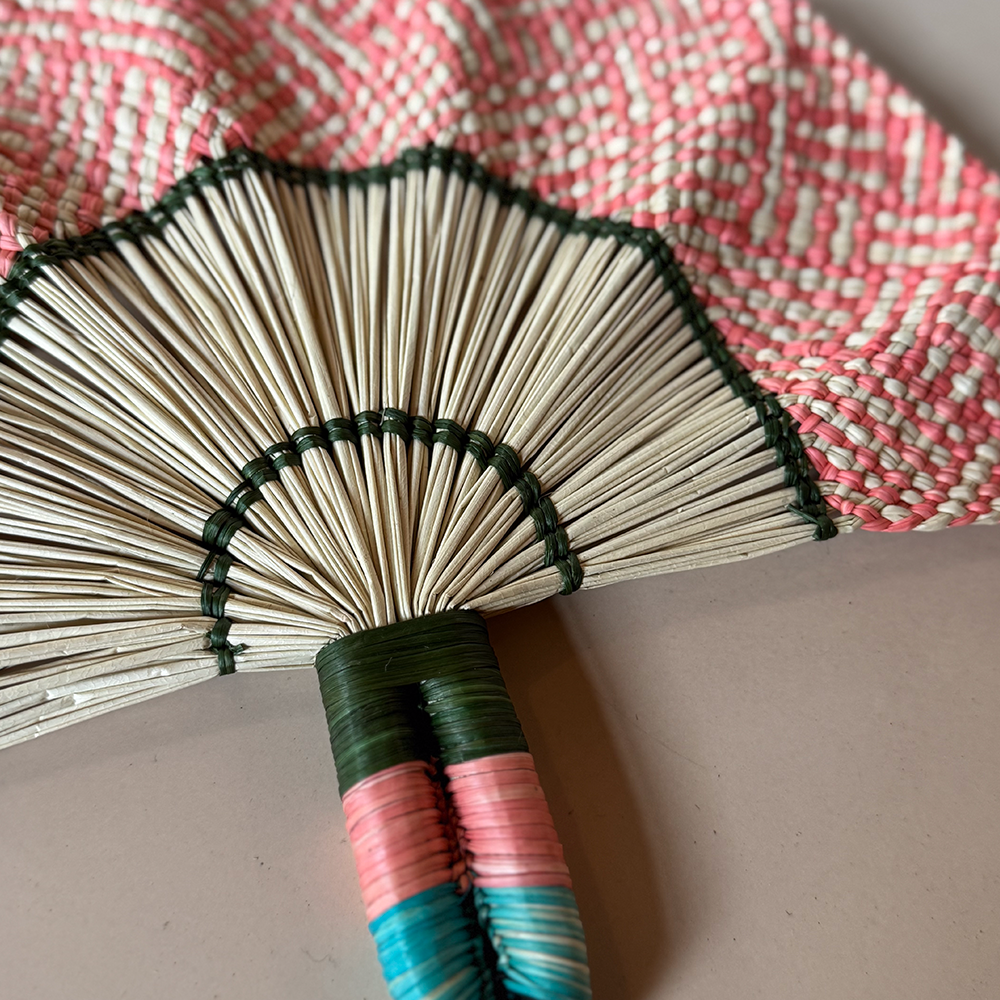 Fächer TOQUILLA FRILLY im Farbton light pink von Coro Cora