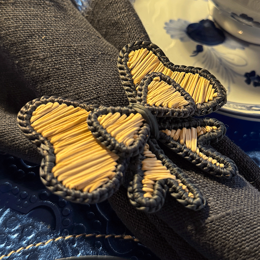Serviettenring BOW / Schlaufe im Farbton Navy Blau mit Naturfassern von Coro Cora