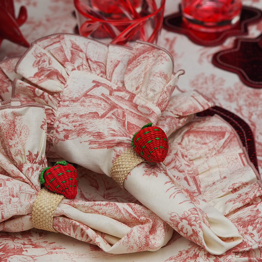 Serviettenring TOQUILLA mit Strawberry / Erdbeere im Farbton rot und grün von Coro Cora