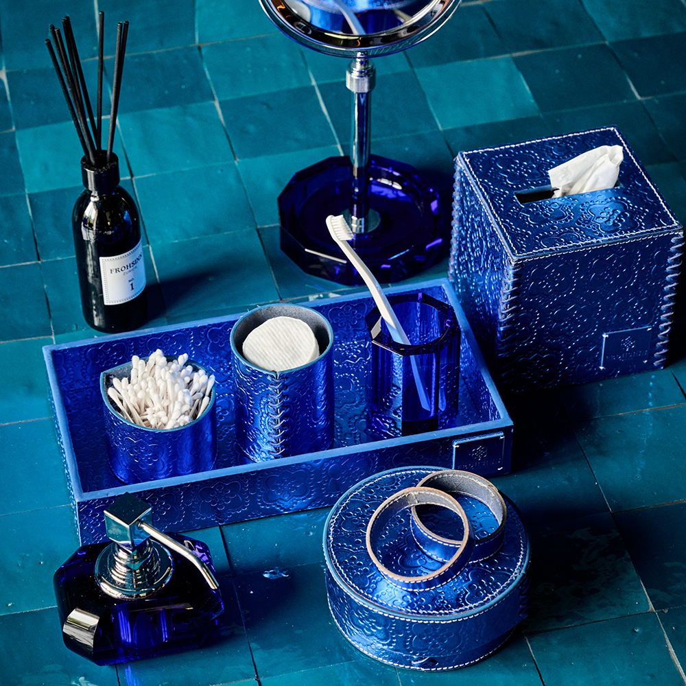 Zahnbürstenbecher aus Kristallglas im Farbton capri blau von Decor Walther mit FROHSINN Accessoires