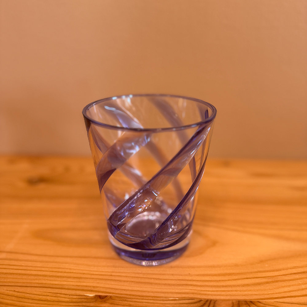 Wasserglas SPIRAL aus Acrylglas im Farbton Blau von Fiorirà un Giardino