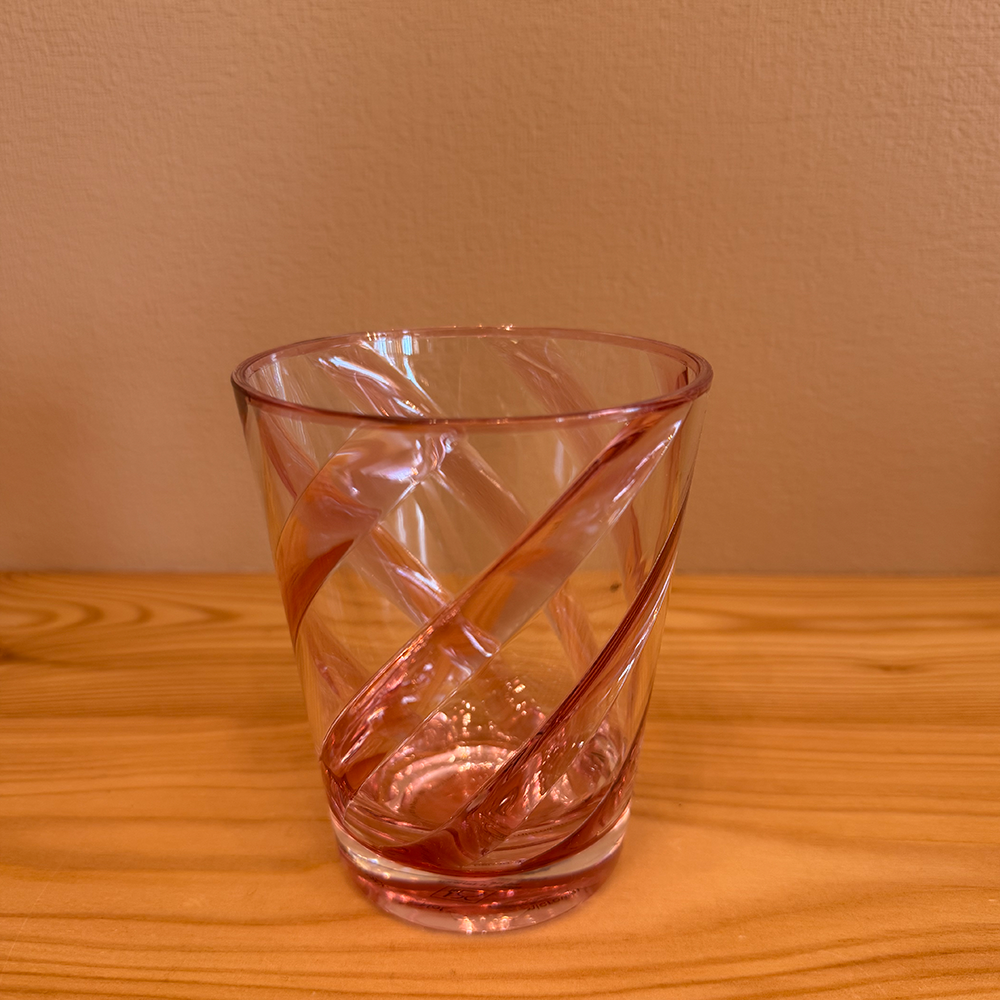 Wasserglas SPIRAL aus Acrylglas im Farbton Pink von Fiorirà un Giardino