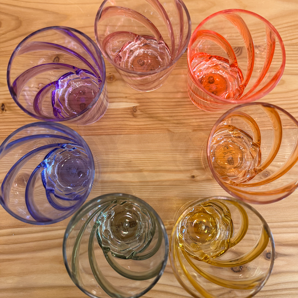 Wasserglas SPIRAL aus Acrylglas von Fiorirà un Giardino im Fabrton Grün
