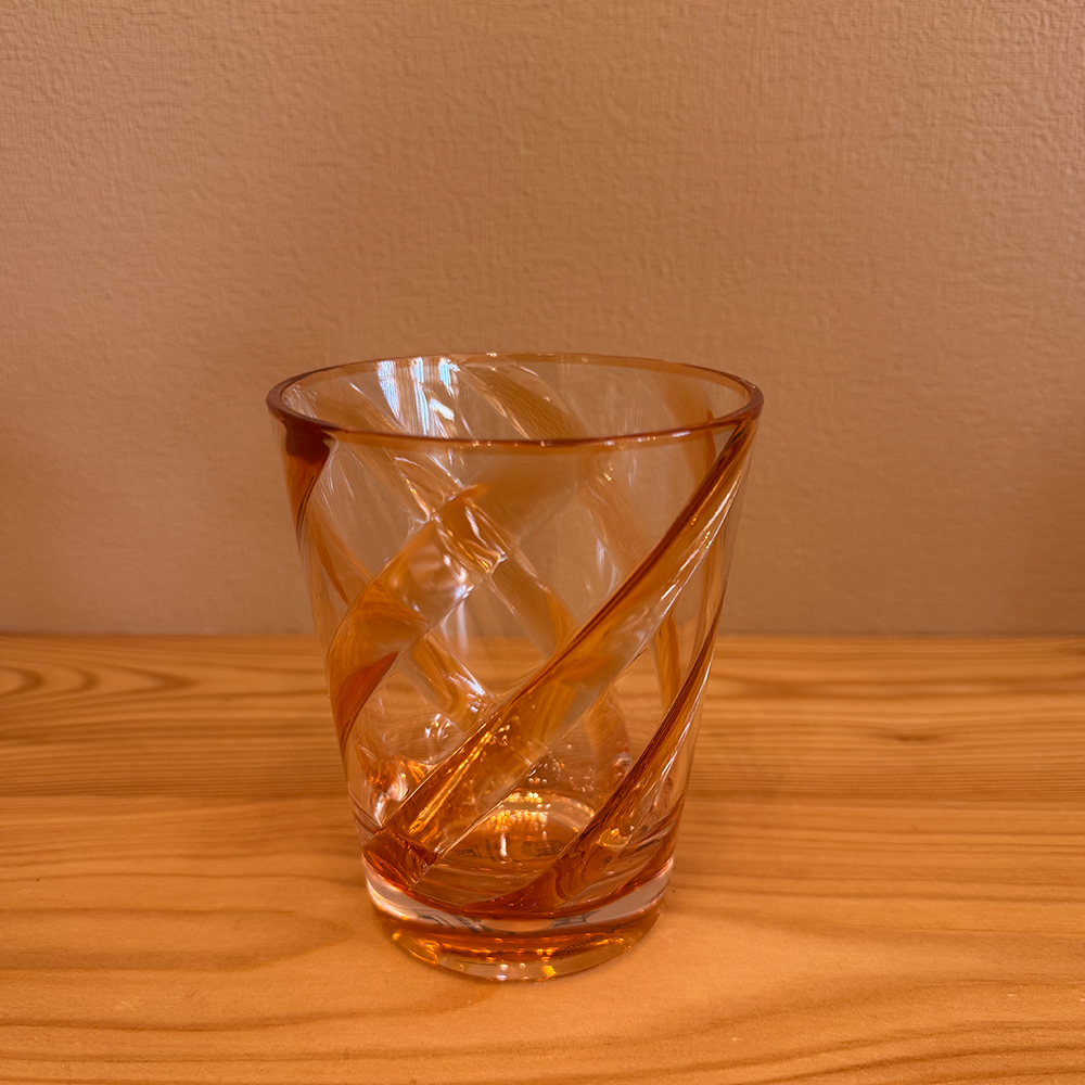 Wasserglas SPIRAL aus Acrylglas in verschiedenen Farben von Fiorirà un Giardino