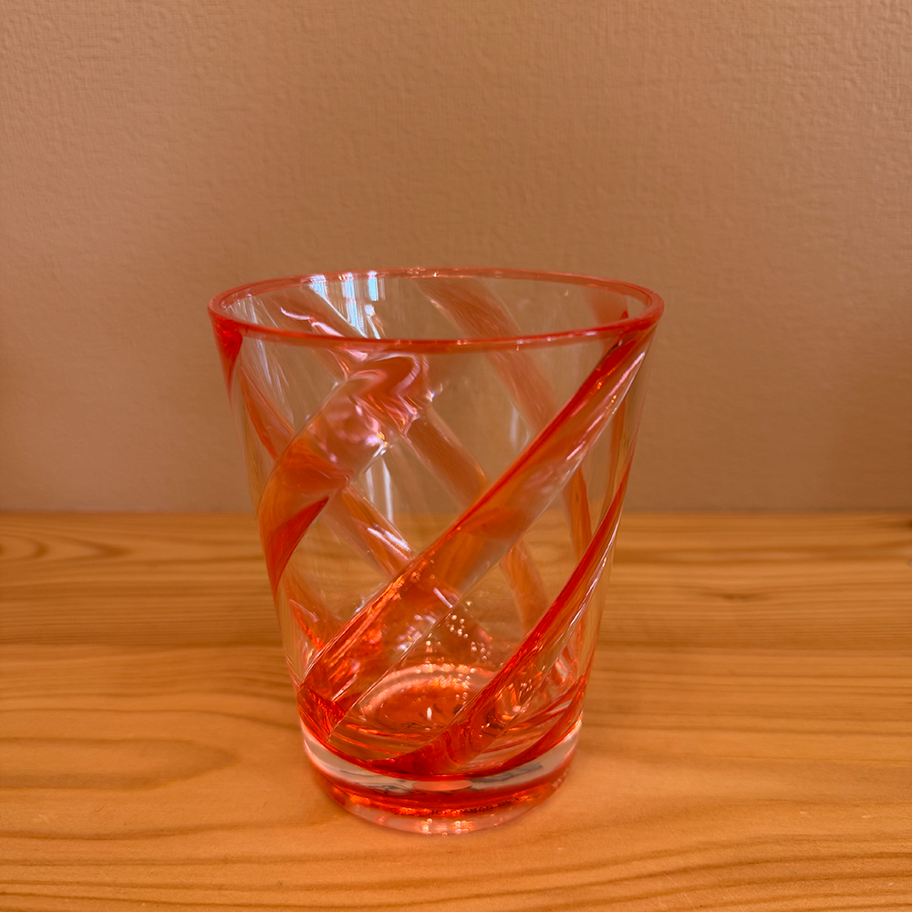 Wasserglas SPIRAL aus Acrylglas von Fiorirà un Giardino im Fabrton Rot
