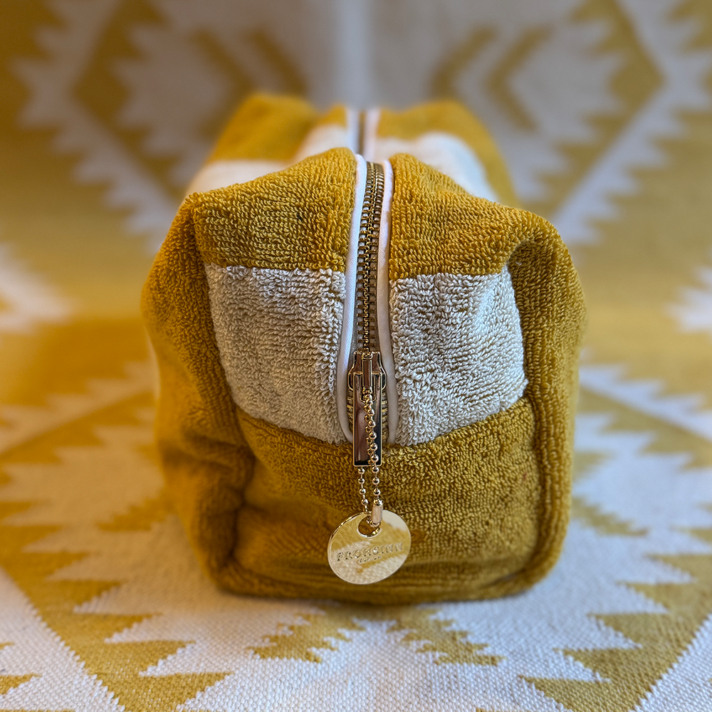 Kulturbeutel FLY AWAY WITH ME aus Frottee jaune gold crème