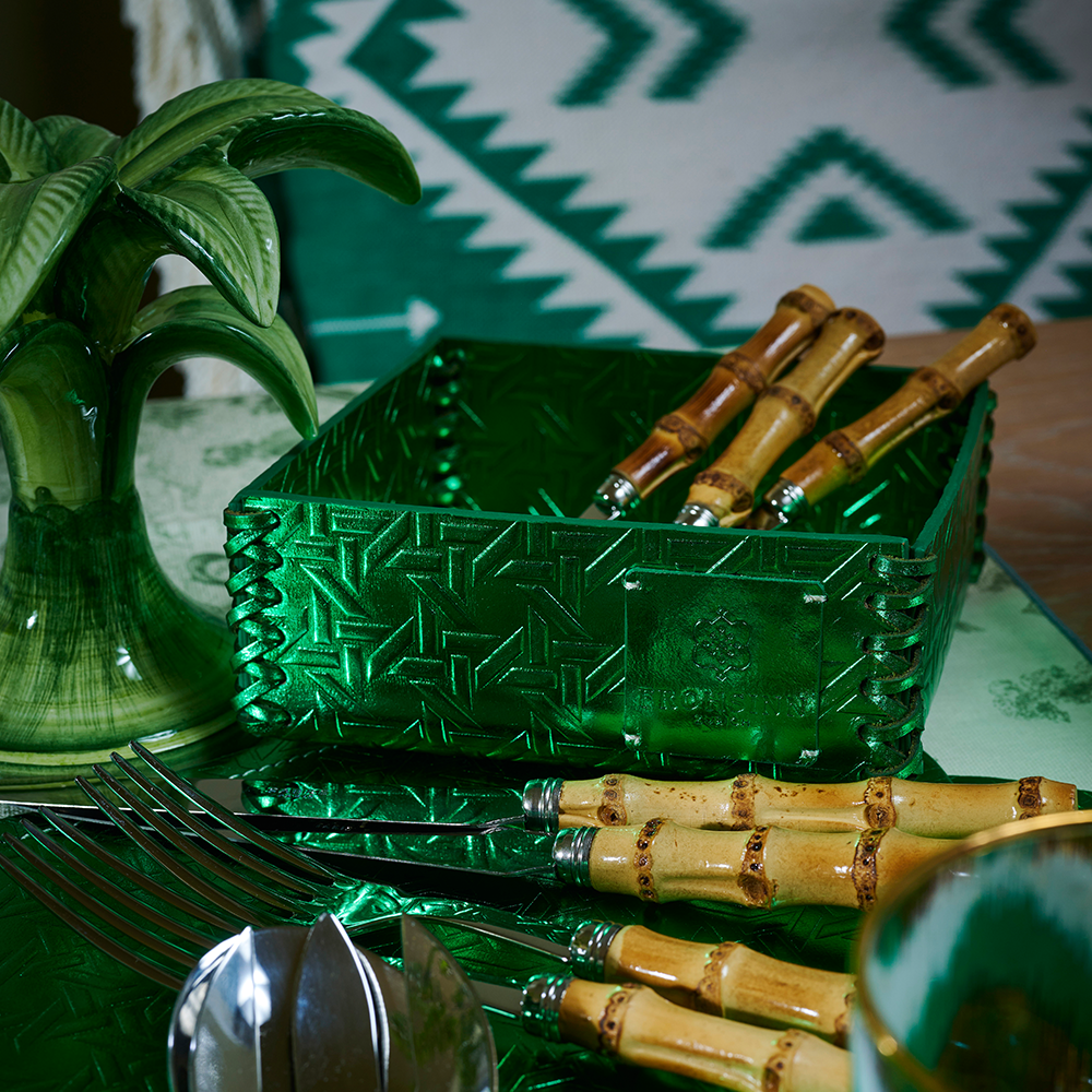 Accessoire Box VIENNA aus Leder geprägt im Farbton Bamboo mit Besteck