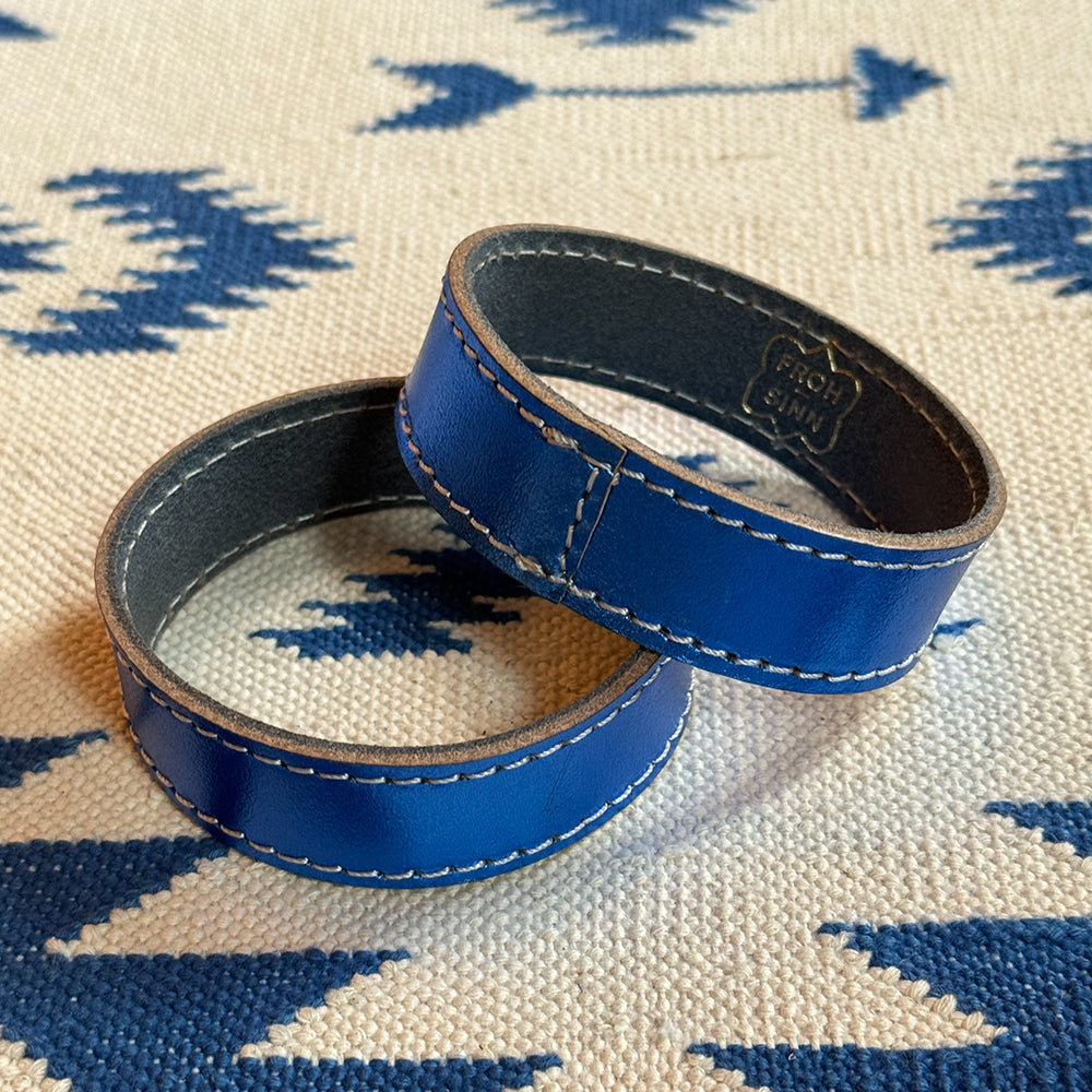 Armreif LIFESTYLE aus Leder glatt im Farbton Electric Blue vom FROHSINN
