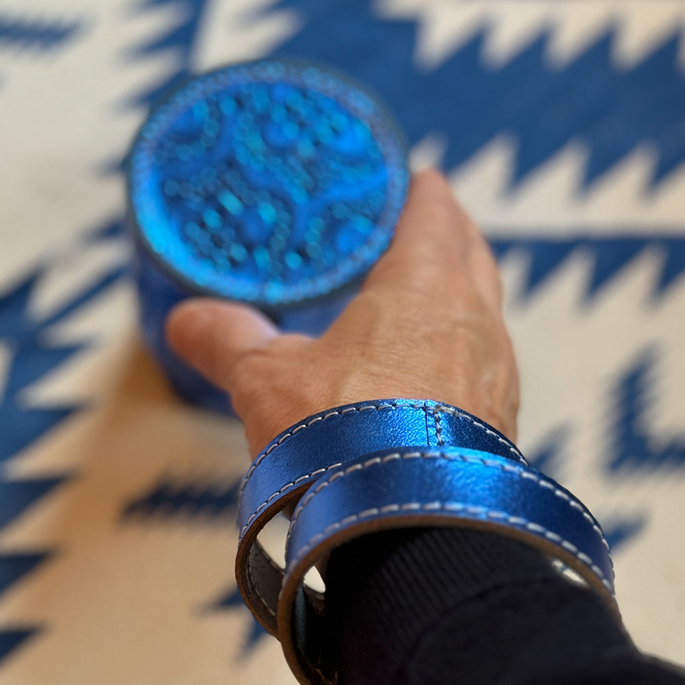 Armreif LIFESTYLE aus Leder glatt im Farbton Electric Blue vom FROHSINN