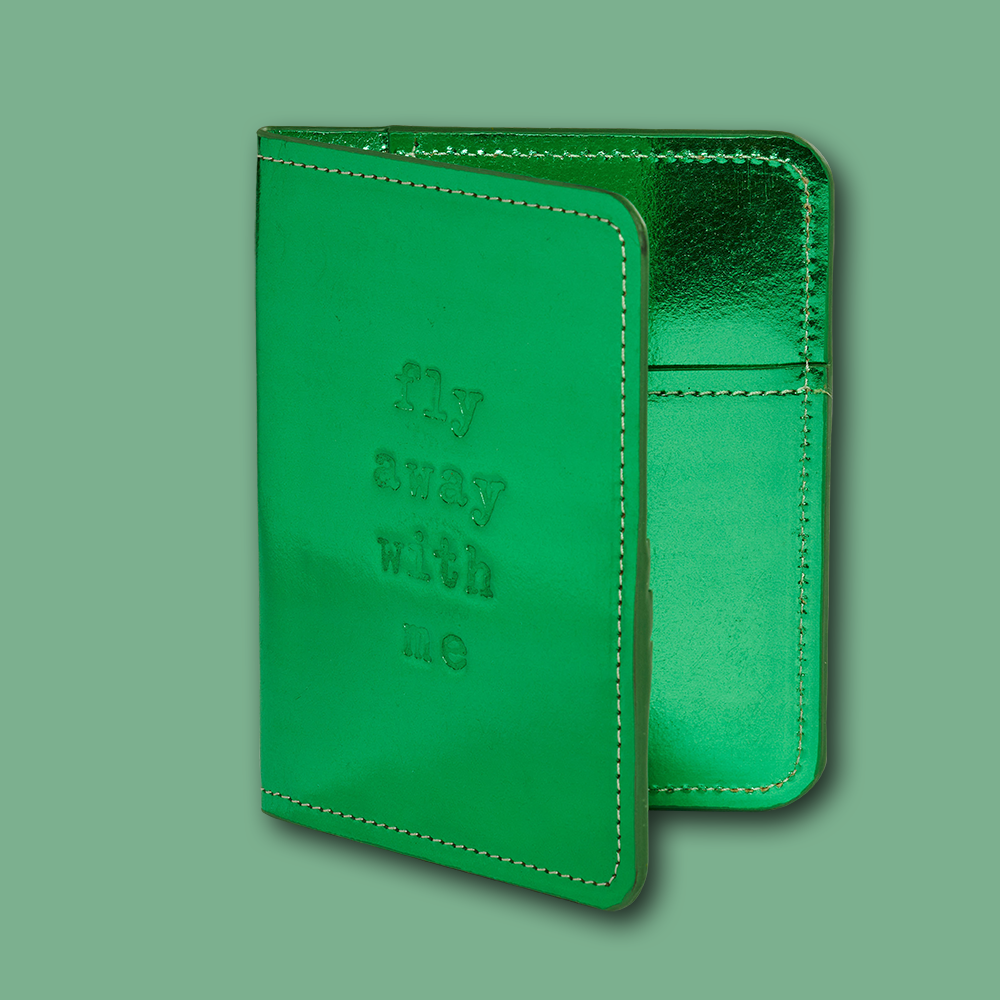 Reisepasshülle LARA aus Leder im Farbton grün &#39;bamboo&#39;