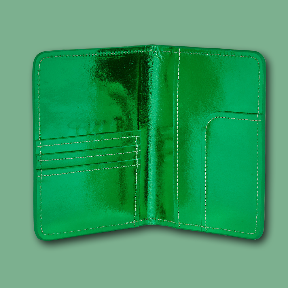 Reisepasshülle LARA aus Leder im Farbton grün &#39;bamboo&#39;