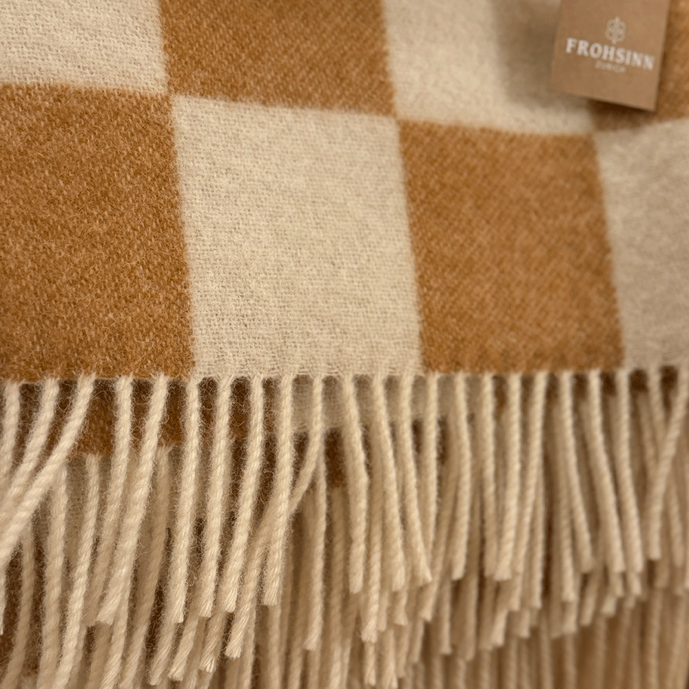 Decke CHECKERBOARD im Farbton terra/weiss von Maison Deux