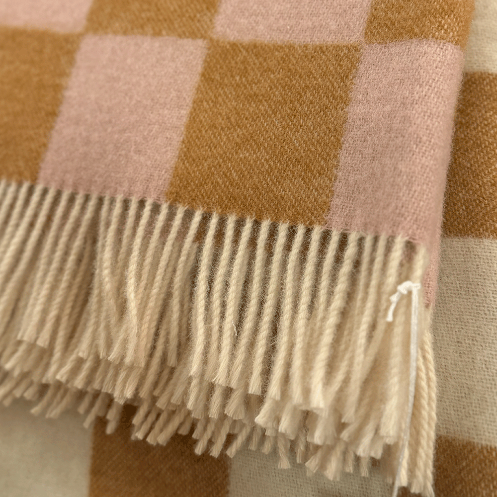 Decke CHECKERBOARD im Farbton terra/rosa von Maison Deux