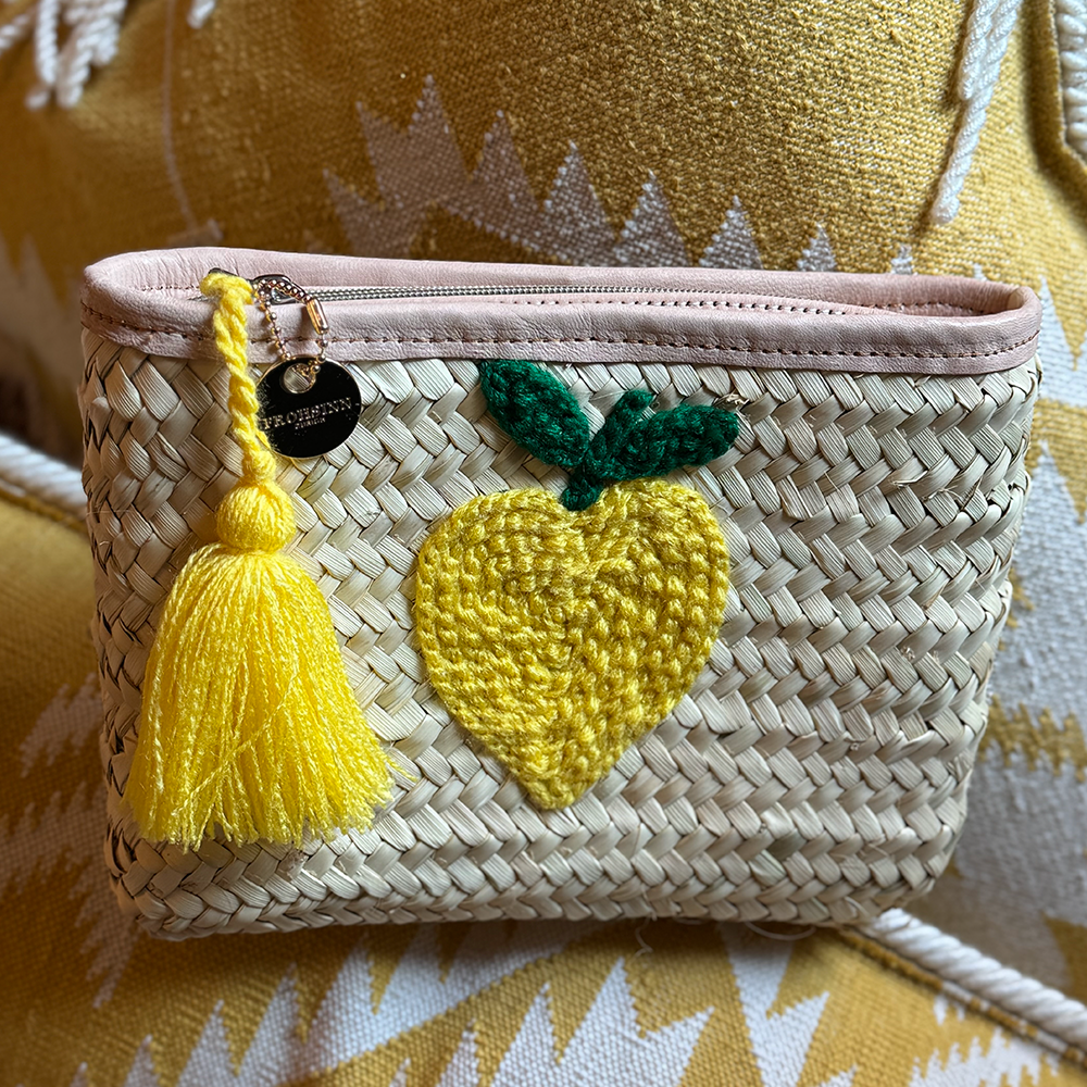 Summer Clutch small mit gelber Zitrone als Motiv auf Tasche aus Palmenfaser von FROHSINN