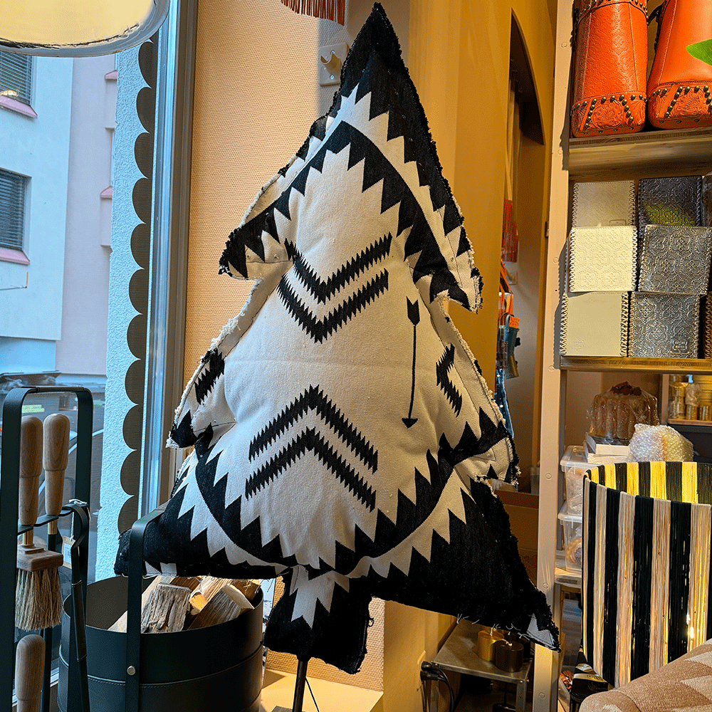 Christmas Tree large NAVAJO - black &amp; white