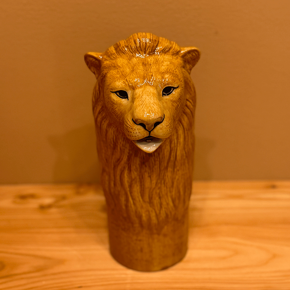 Löwen Krug aus Keramik von Quail Ceramics