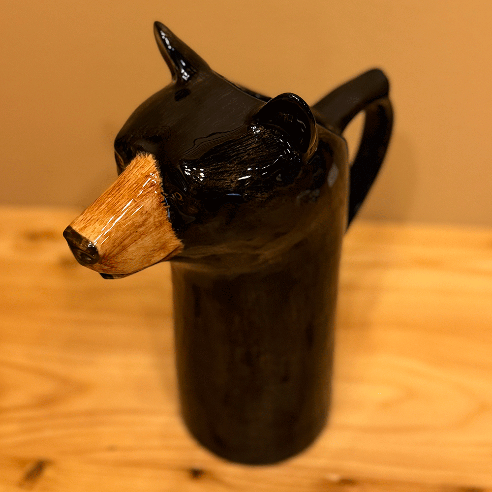 Schwarzbär Krug aus Keramik von Quail Ceramics