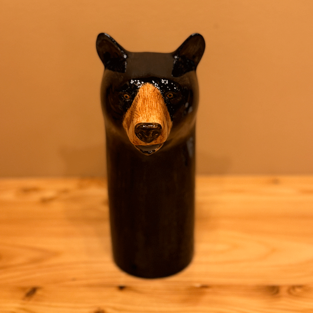 Schwarzbär Krug aus Keramik von Quail Ceramics