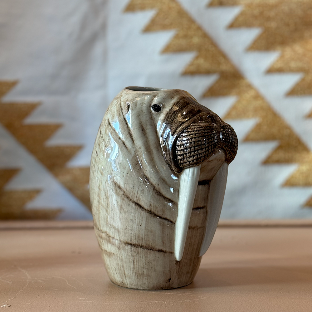 Walross Vase von Quail Ceramics aus Keramik, im Farbton beige